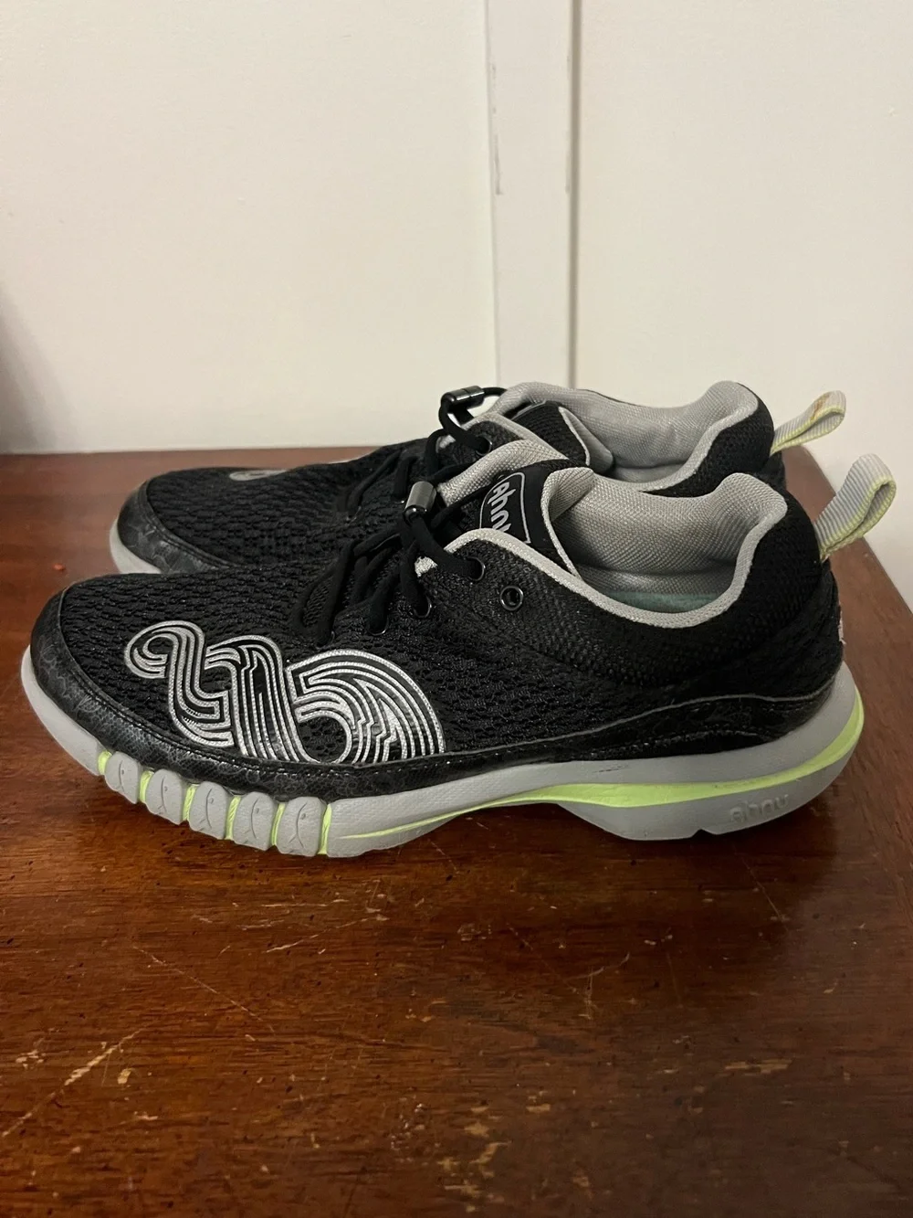 Ahnu Brooks Black Mesh Sneakers with Gray & Lime Highlights size 8.5
